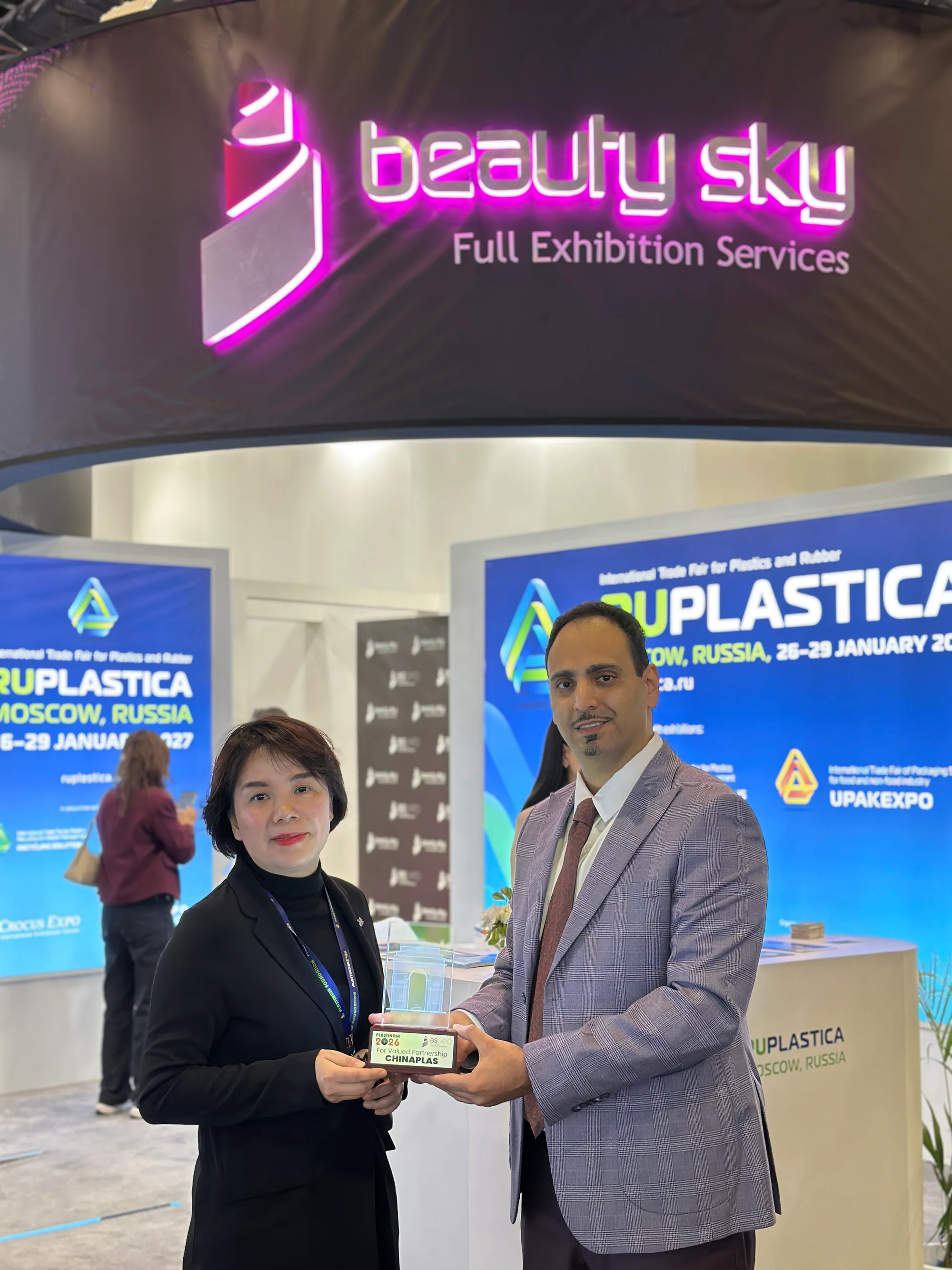 Beauty Sky presenting a valued partnership trophy to a Chinaplas organiser at PlastIndia 2026